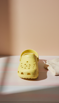 Classic clog in lemon zest